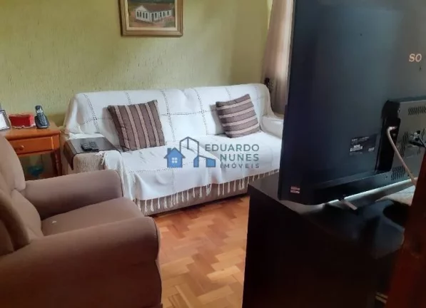 Imagem CASA COM 04 QUARTOS, 03 VAGAS, RUA PLANA NA SERRA