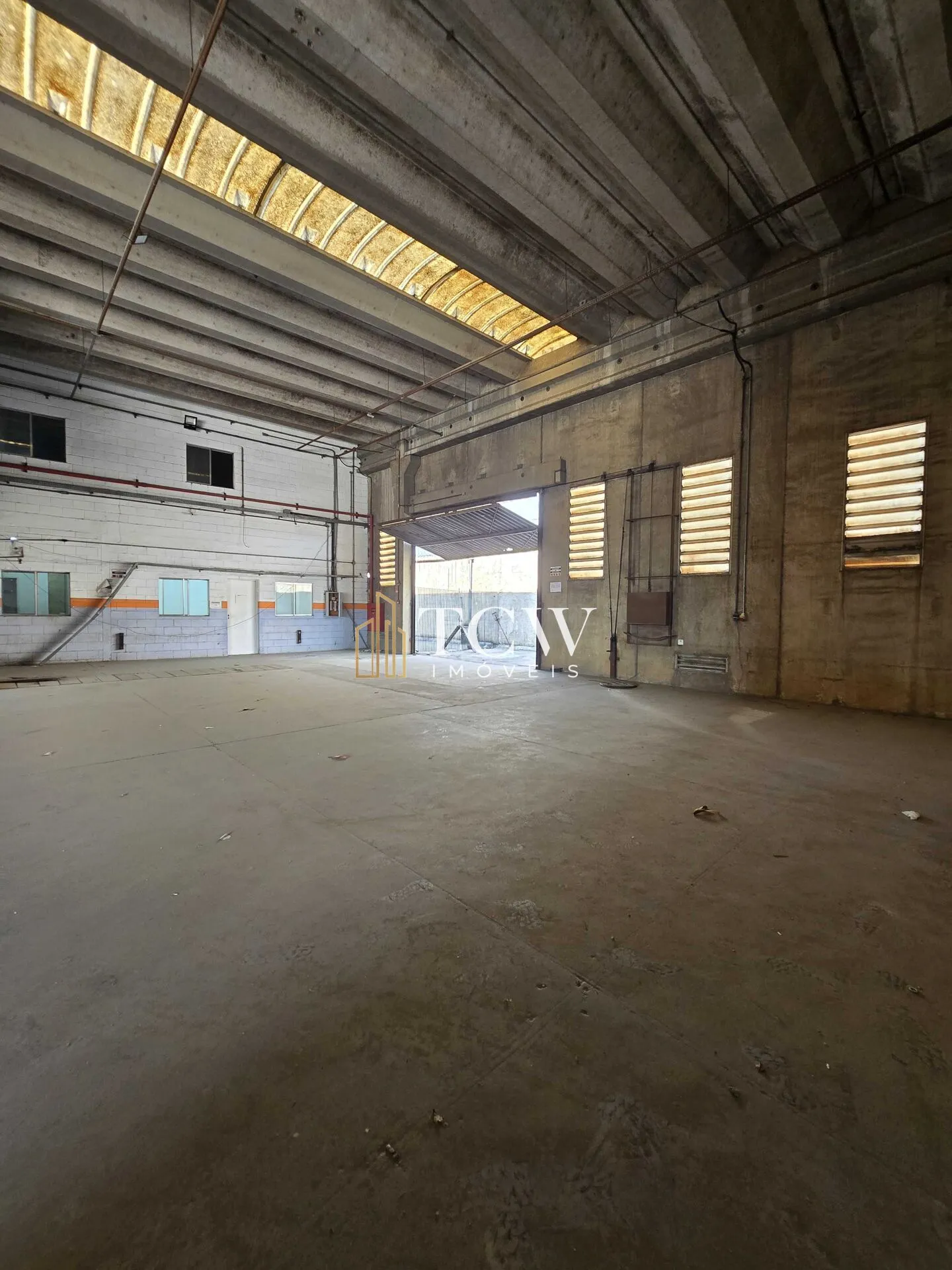 Imagem Galpão Industrial à Venda em Guarulhos | 2.564 m² | Terreno 11.400 m² | ZAE-2