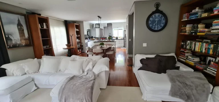 Imagem Casa em condomínio no Morumbi, São Paulo-SP: 4 quartos, 3 salas, 6 banheiros, 4 vagas e 340m² de área. Agende sua visita agora!