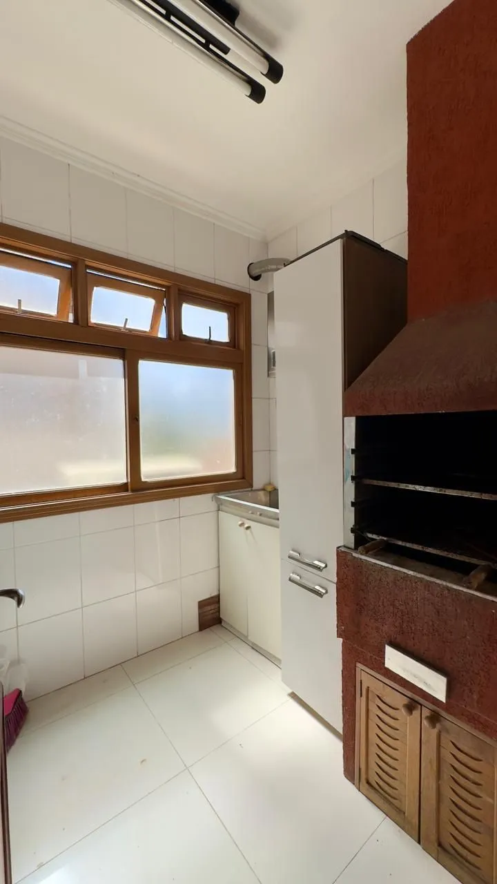 Imagem MÁFFER IMÓVEIS ALUGA Magnífico apartamento de 4 dormitórios - Auxiliadora | Porto Alegre Rua General Couto de Magalhães 2 vagas de garagem Vista espetacular para o Guaíba
