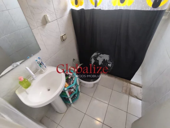 Imagem Lindíssimo apartamento de 2 dormitórios com garagem coletiva e bicicletário no coração do Gonzaga em Santos São Paulo por R$.350.000,00 !