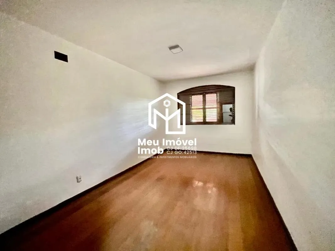 Imagem Casa 4 Quartos 2 Suítes 20 Vagas 3.718m²