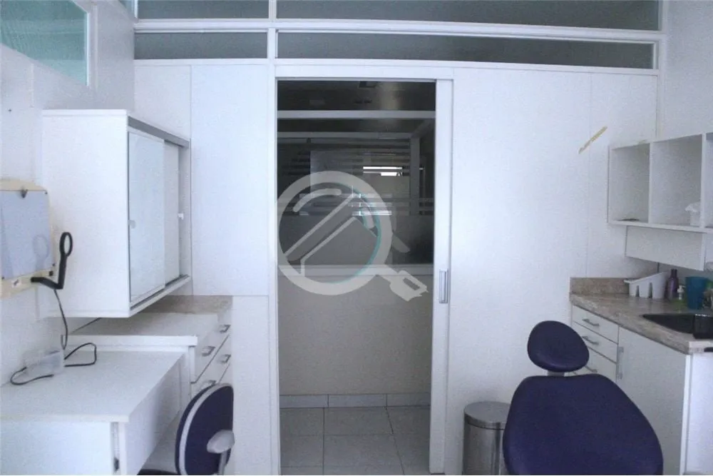 Imagem Sala Comercial com Estrutura Completa para Clínica Odontológica. Localizada no primeiro andar, est...