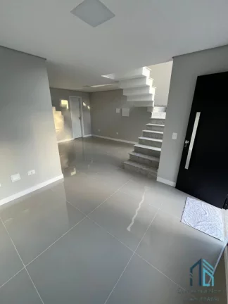 Imagem Sobrado com Ático e terraço, 03 quartos c/suíte em Condomínio no Uberaba em Curitiba PR
