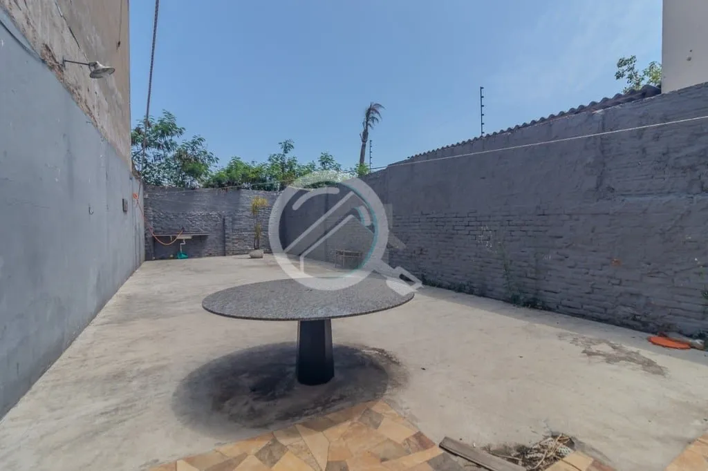 Imagem Sobrado três quartos com uma suíte, living, banheiro social, cozinha e pátio. O sobrado possui ar...