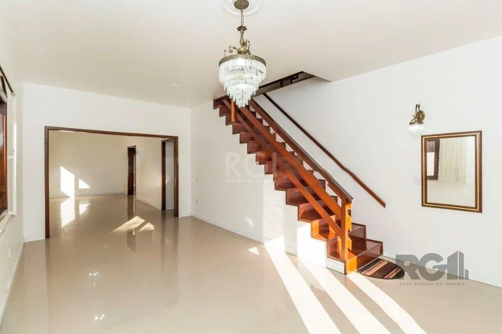 Imagem Casa de 266m² - 5 dormitórios, 5 vagas no bairro São João