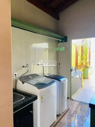 Imagem Casa a venda de 3 Suítes em Condomínio Residencial Mário de Almeida Franco
