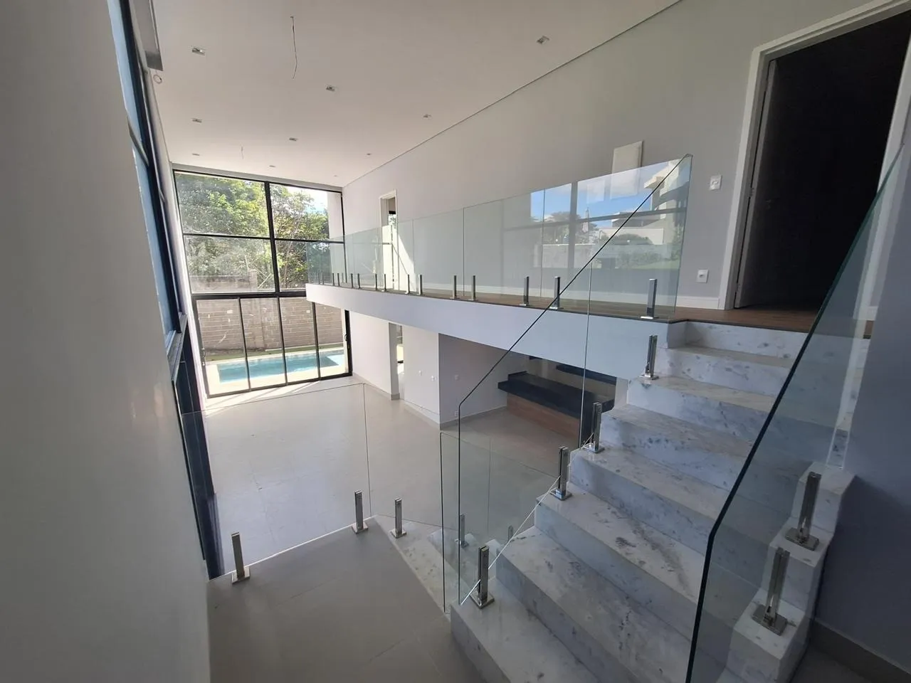 Imagem Casa de Alto Padrão com 340m² no Alphaville Nova Esplanada I Locação / Venda