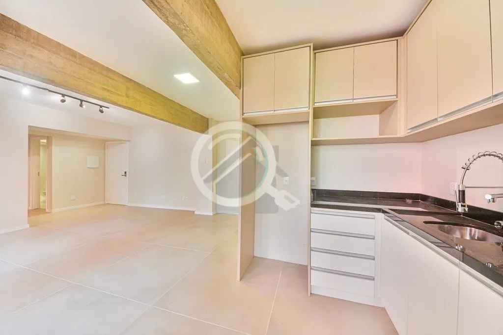 Imagem Apartamento finamente reformado em alto padrão com 2 dormitórios e 1 vaga de garagem no Bom Fim. L...