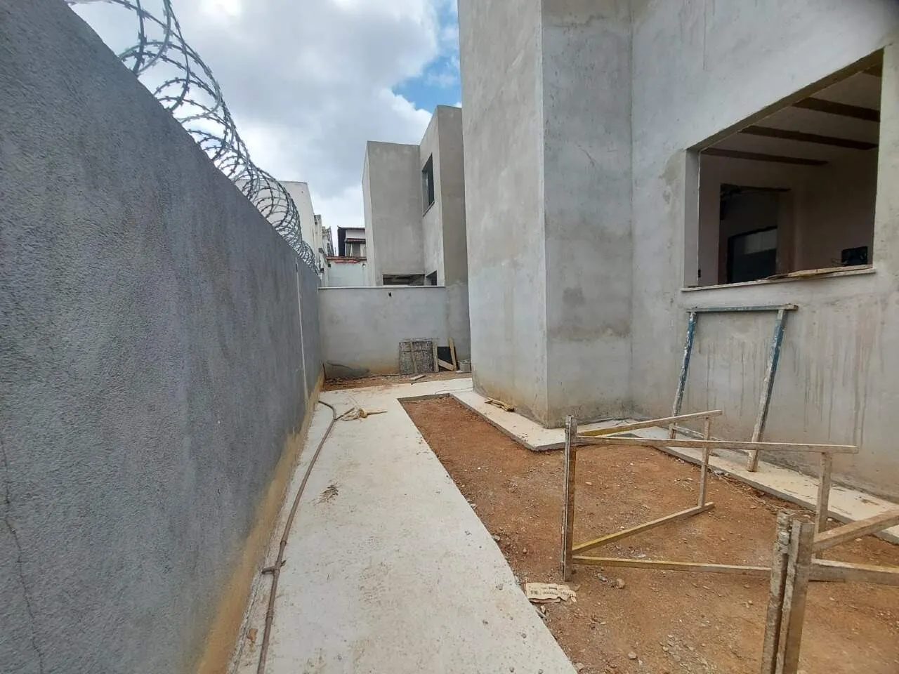 Imagem 3QUARTOS+SUÍTE+2VAGAS+FINAL DE OBRA+GEMINADA SOMENTE NA ÁREA DE SERVIÇO