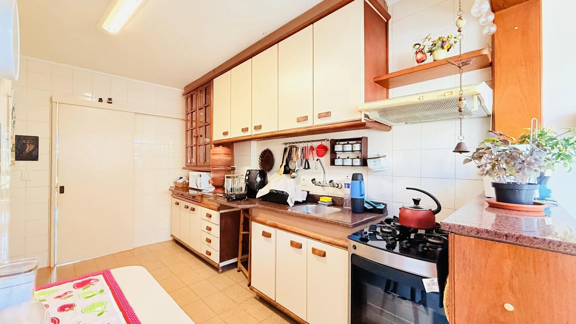 Imagem Apartamento com 3 quartos, 1 suíte, à venda na Avenida Doutor Nilo Peçanha, 1121, Três Figueiras, Porto Alegre