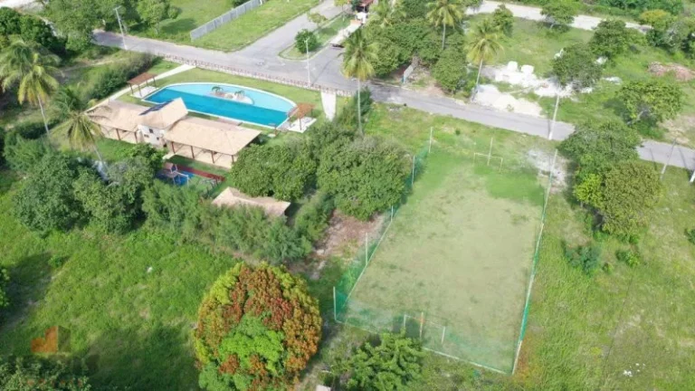 Imagem Terreno em Condomínio a Venda no bairro Centro - Cascavel, CE