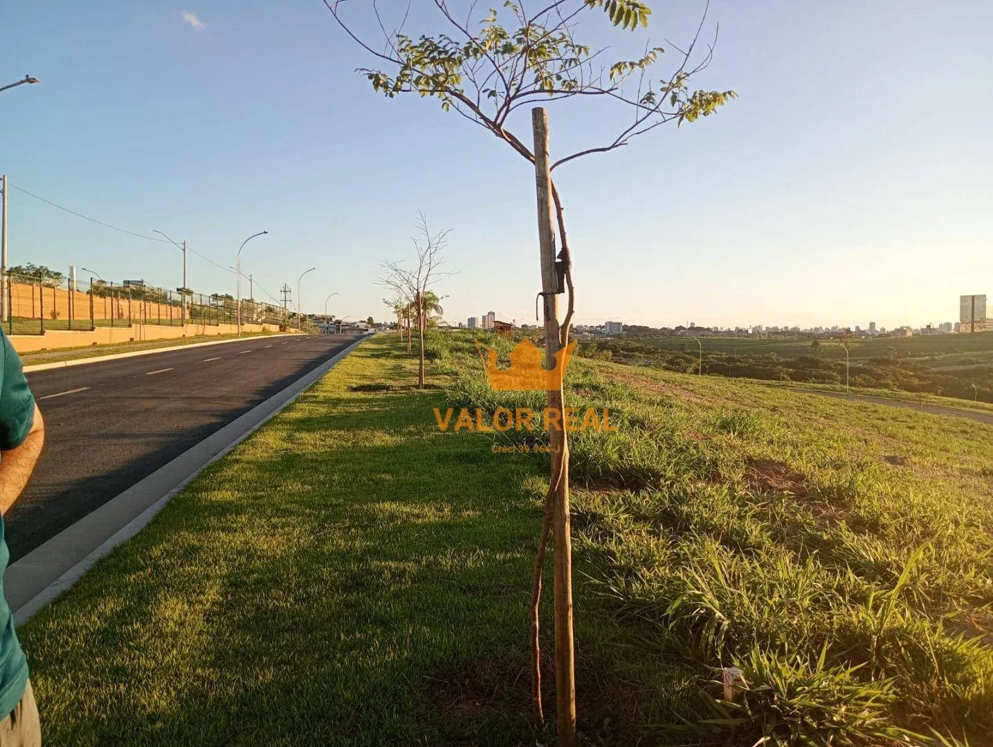 Imagem Terreno Exclusivo no Alphaville Dom Pedro Zero, 412 m2, R$ 990 mio