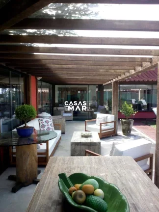 Imagem Casa de Luxo à Beira-Mar em Búzios, Condomínio Camurupim na Praia Rasa: 6 Quartos, 6 Suítes, 4 Salas - Segurança e Conforto!