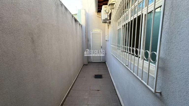 Imagem Casa à venda com 3 dormitórios no bairro Mercês, em Uberaba