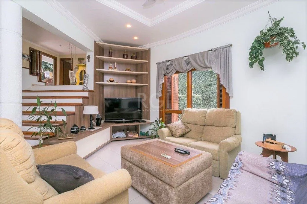 Imagem Casa para Venda - 279m², 3 dormitórios, sendo 1 suites, 4 vagas - Teresópolis