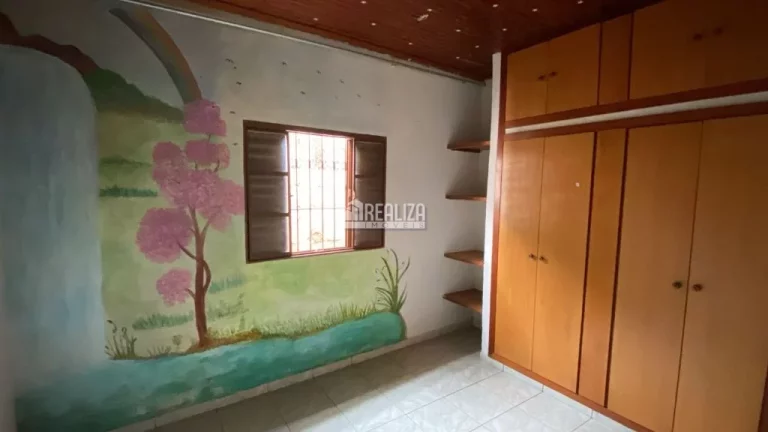 Imagem Excelente Casa à Venda em Uberaba - 2 Dormitórios, 5 Garagens no Bairro Boa Vista
