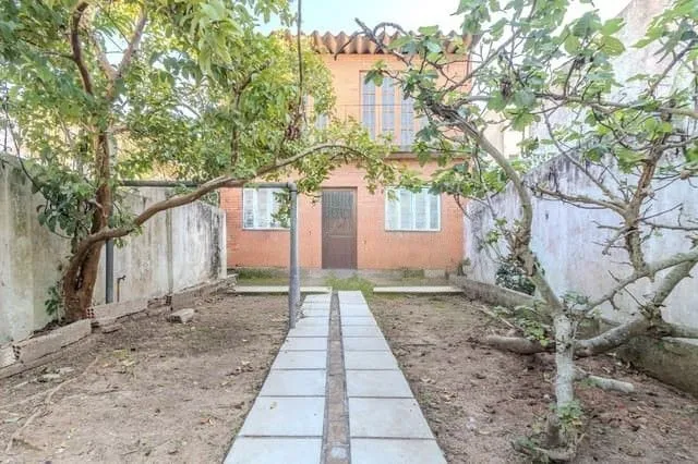 Imagem Casa com 04 quartos no Bairro : Partenon em Porto Alegre/RS