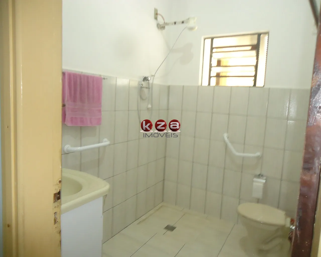 Imagem Casa de 3 quartos na Vila Angeli, Valinhos-SP: 159m², 2 banheiros. Agende sua visita!