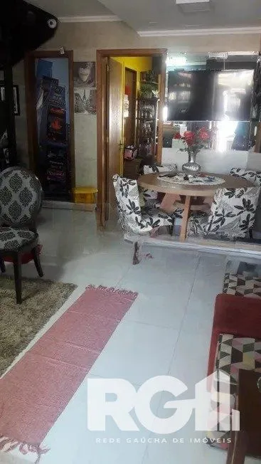 Imagem Casa residencial com 3 dormitórios 90m² privativos, e 2 vagas à venda no bairro Parque Santa Fé em Porto Alegre