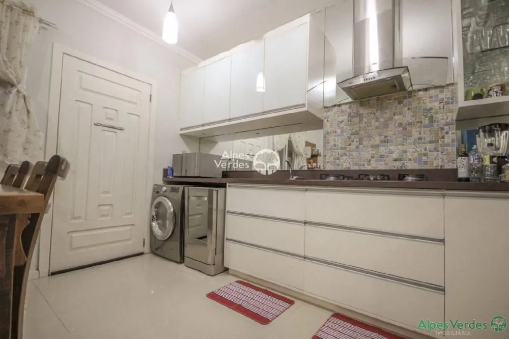 Imagem Vende-se linda casa geminada de 3 andares em Gramado · Mato Queimado