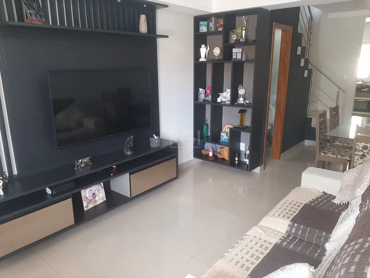 Imagem Casa com 2 quartos, 2 suítes, varanda, vaga, no bairro Aberta dos Morros, Poa/RS