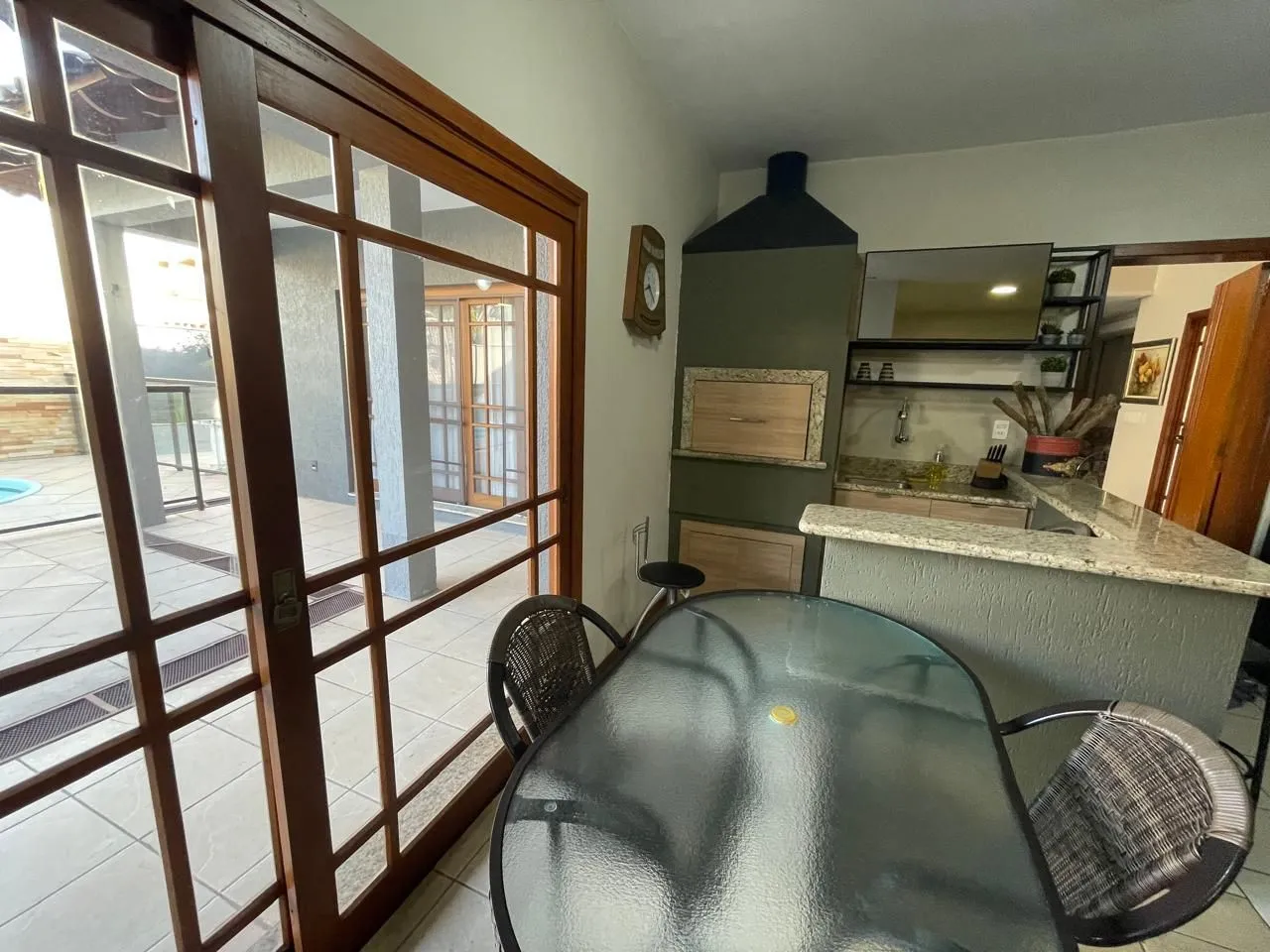 Imagem Casa em Condomínio com 03 quartos (01 suíte com closet) e 06 vagas no Ecoville
