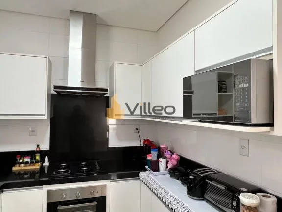 Imagem Apresentamos este magnífico sobrado localizado no Condomínio Villagio Milano, situado no bairro Wa...