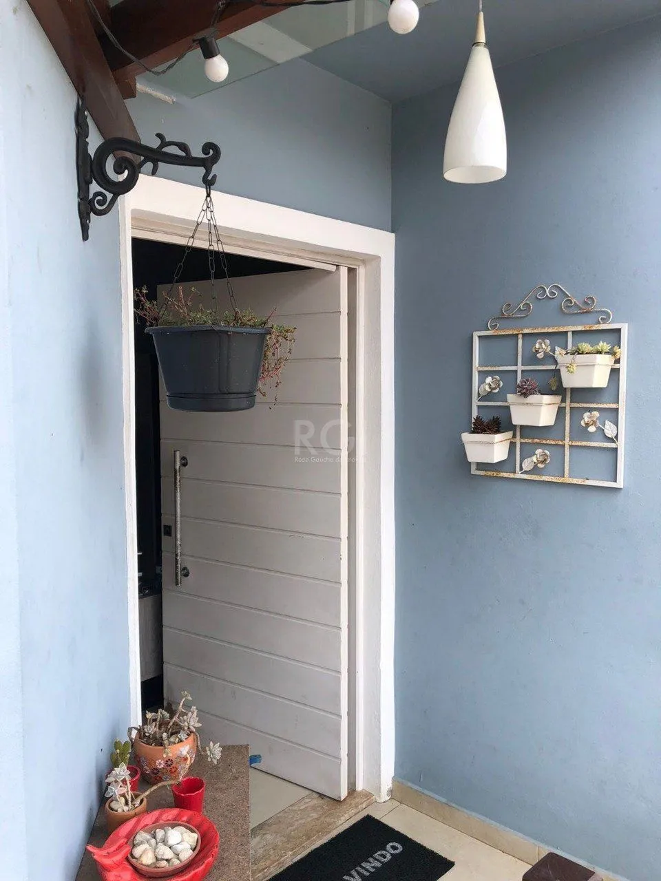 Imagem Casa com 3 dormitórios 2 suítes, área gourmet, vaga de estacionamento, Guarujá, Porto Alegre RS