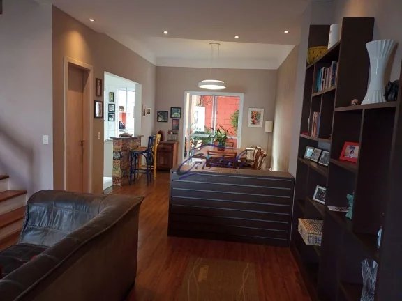 Imagem Excelente Casa na Granja Viana!