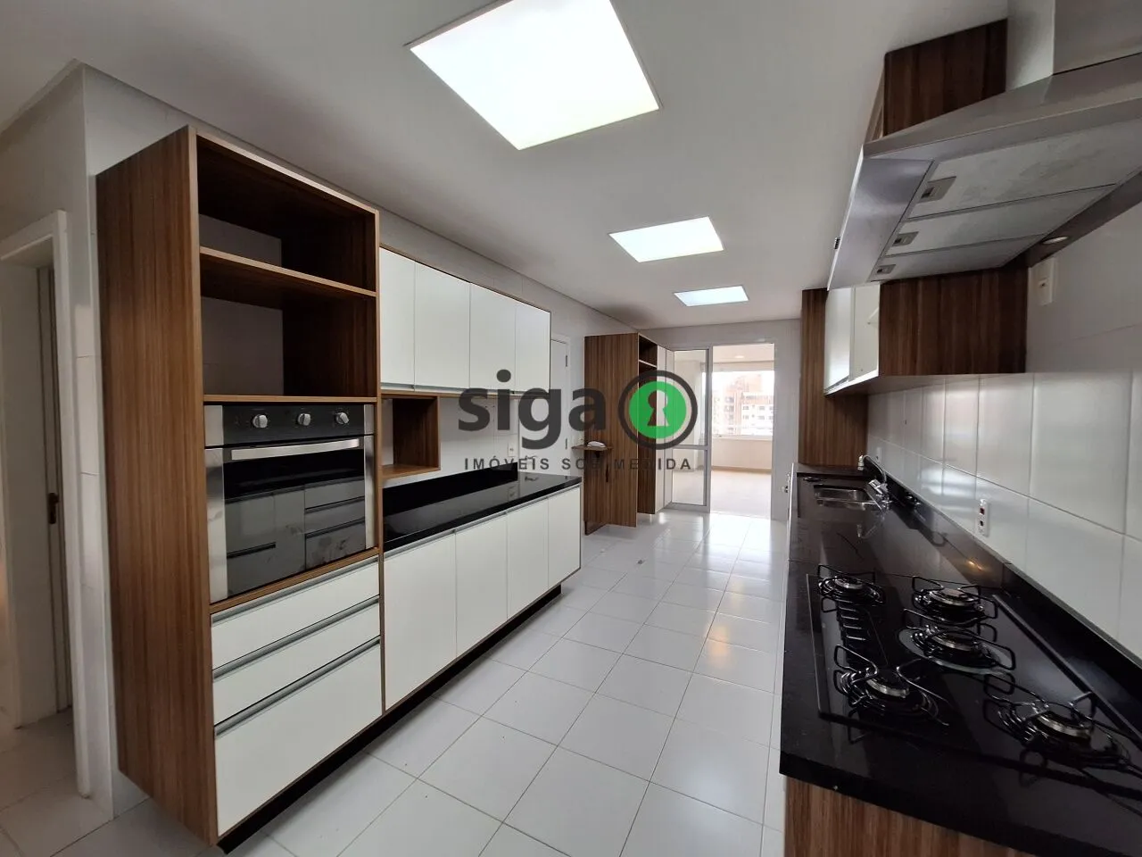 Imagem Apartamento com 4 Dormitórios, 4 vagas, 281m2 à venda no Panamby.