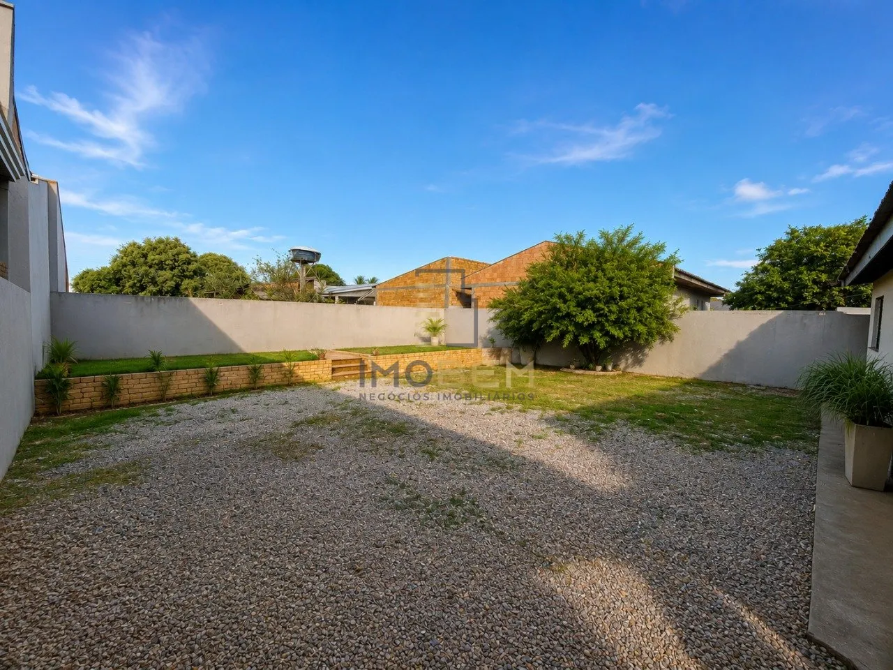 Imagem Linda casa à venda no Jardim das Oliveiras, em Sinop. Com uma área total de 130 m², este imóvel ...