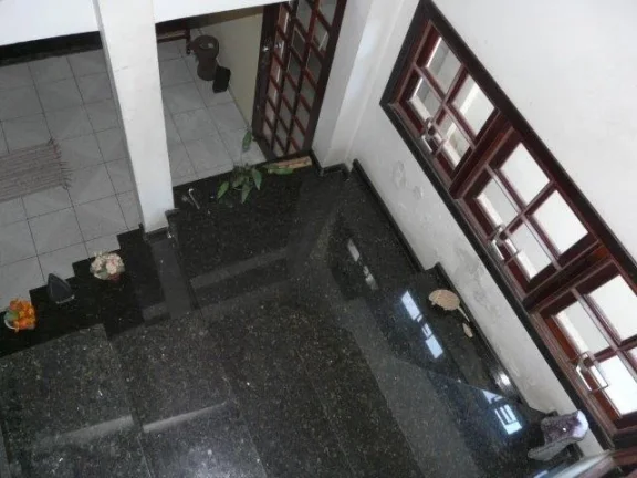 Imagem ???? Sobrado Amplo com Estilo Clássico - 4 Quartos, Suíte com Banheira e Muito Espaço!