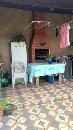 Imagem CASA GEMINADA MUITO BEM CONSERVADA EM OTIMO LOCAL