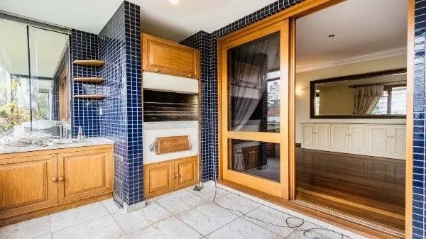 Imagem Amplo apartamento com 3 dormitórios, churrasqueira e hidromassagem - 222m² - Petrópolis