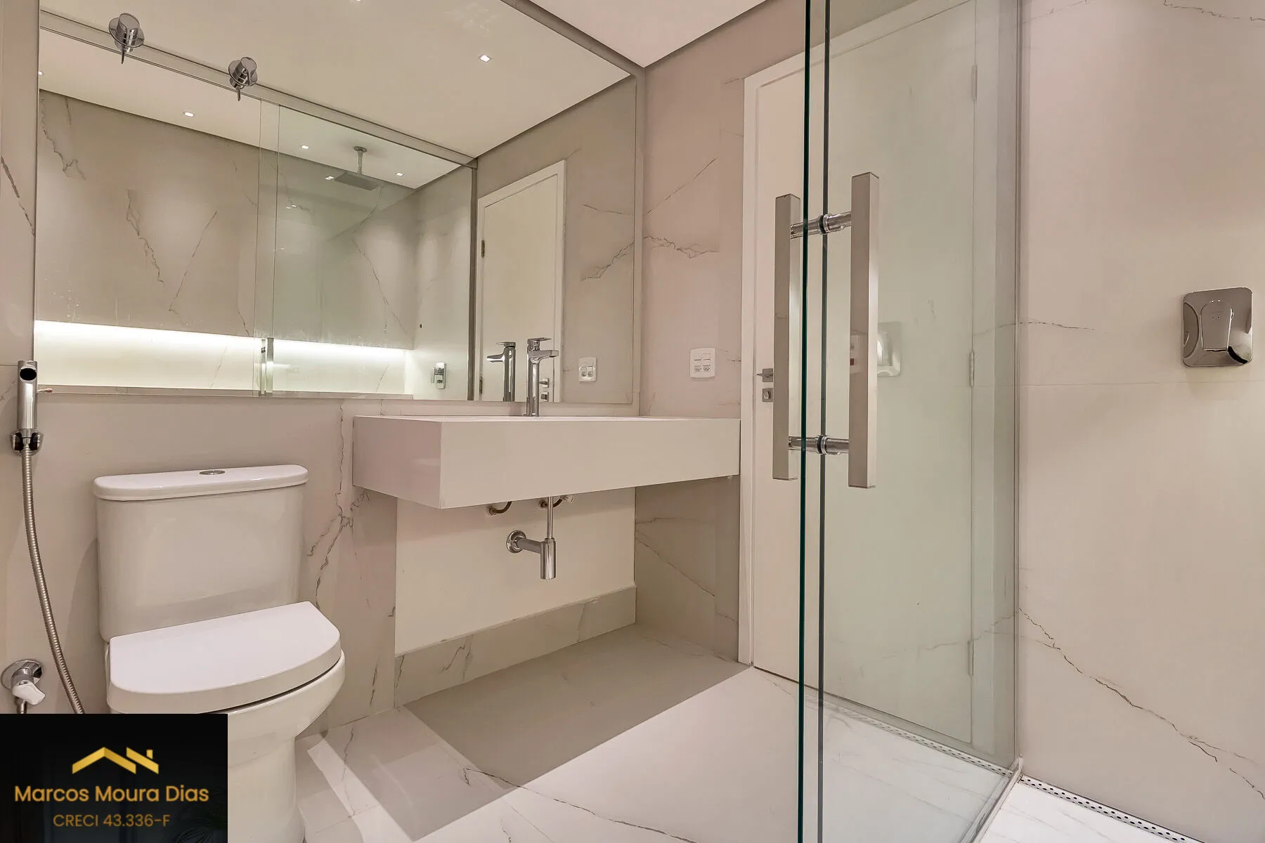 Imagem Apartamento 3 suítes, 2 vagas, 213,50 m2, reformadíssimo em Cerqueira Cesar