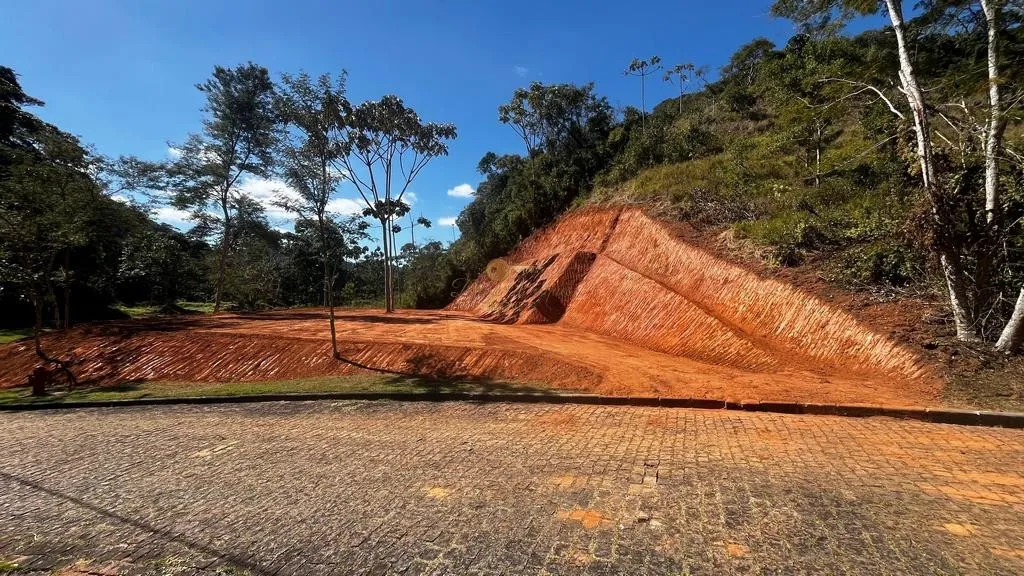 Imagem Terreno em Condomínio para Venda em Teresópolis / RJ no bairro Vargem Grande