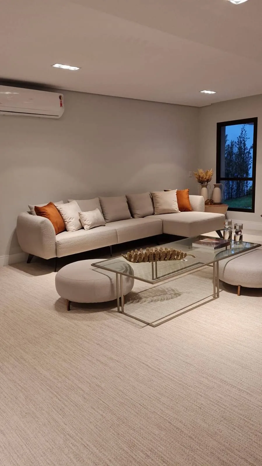 Imagem Casa Sobrado de 400m² de Área Construída Localizada no Alphaville Residencial 2!