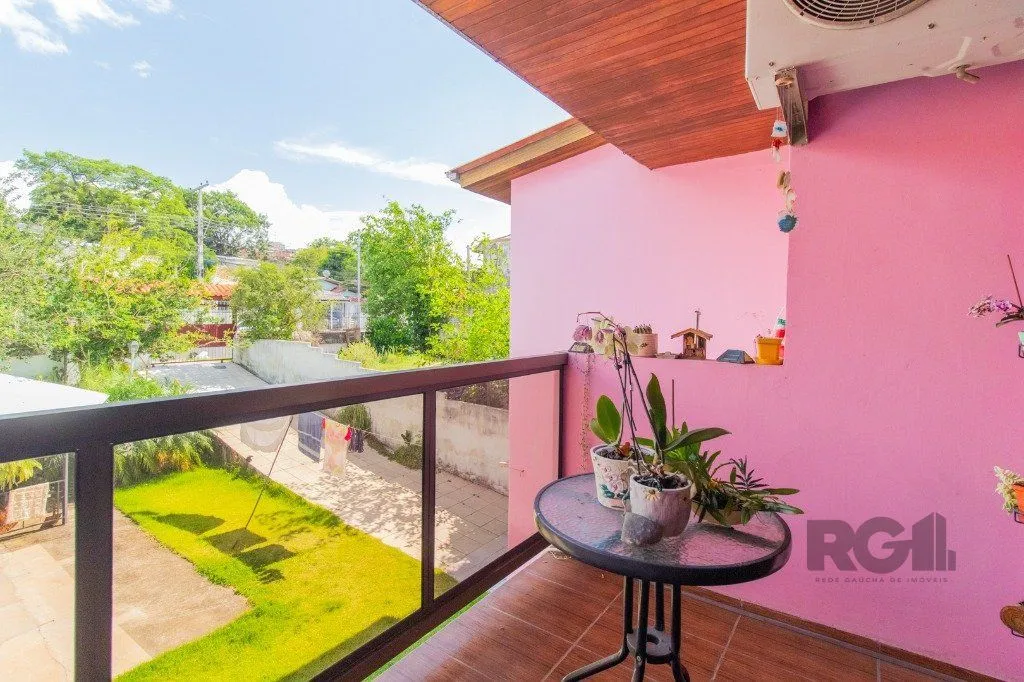 Imagem Casa com 3 dormitórios e 3 vagas no bairro Santa Tereza