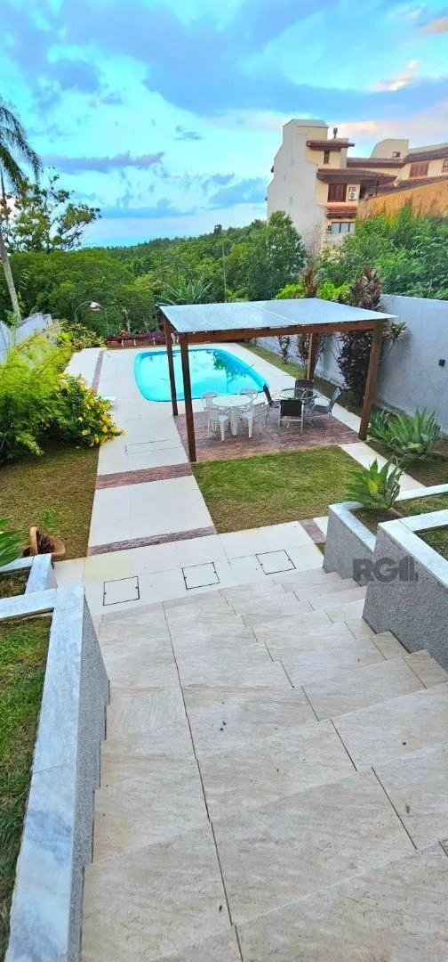 Imagem Casa para Venda - 350m², 5 dormitórios, sendo 1 suite, 6vagas - Cristal