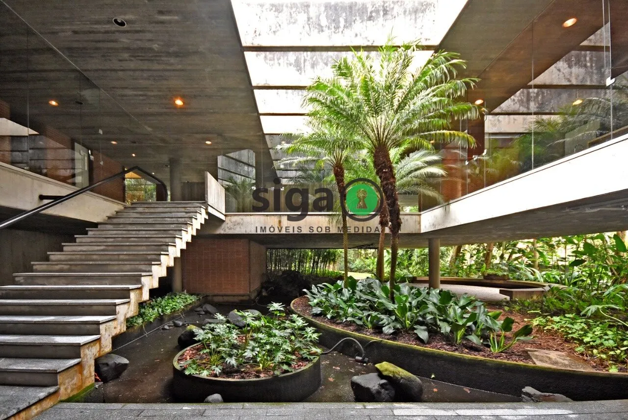 Imagem UMA CASA ICÔNICA NA CIDADE JARDIM | 976 m² | ARQUITETURA ATEMPORAL EM MEIO AO VERDE