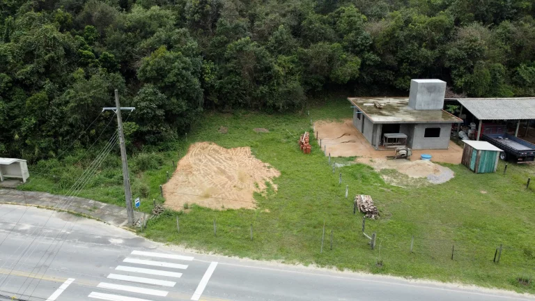 Imagem Oportunidade Única: Terreno Plano de 581 m² com Escritura Pública em Areias do Macacu, Garopaba - SC!