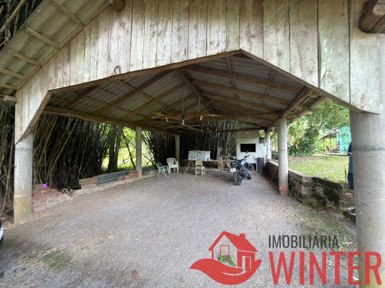 Imagem Imóvel com 2 casas e um galpão