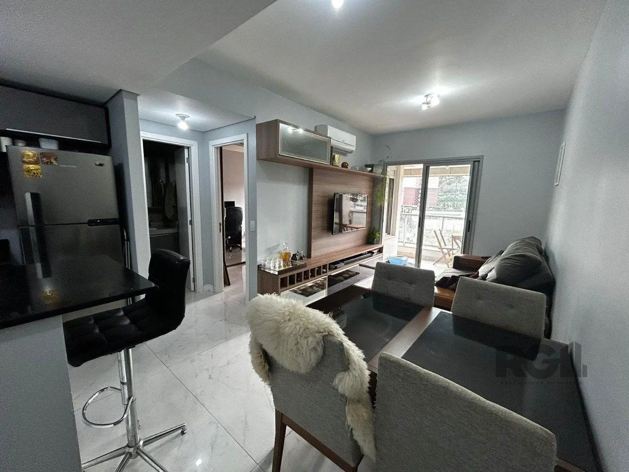 Imagem APARTAMENTO, 1 DORMITÓRIO, SACADA COM CHURRASQUEIRA, VAGA DE GARAGEM, BAIRRO PETRÓPOLIS, PORTO ALEGRE/RS