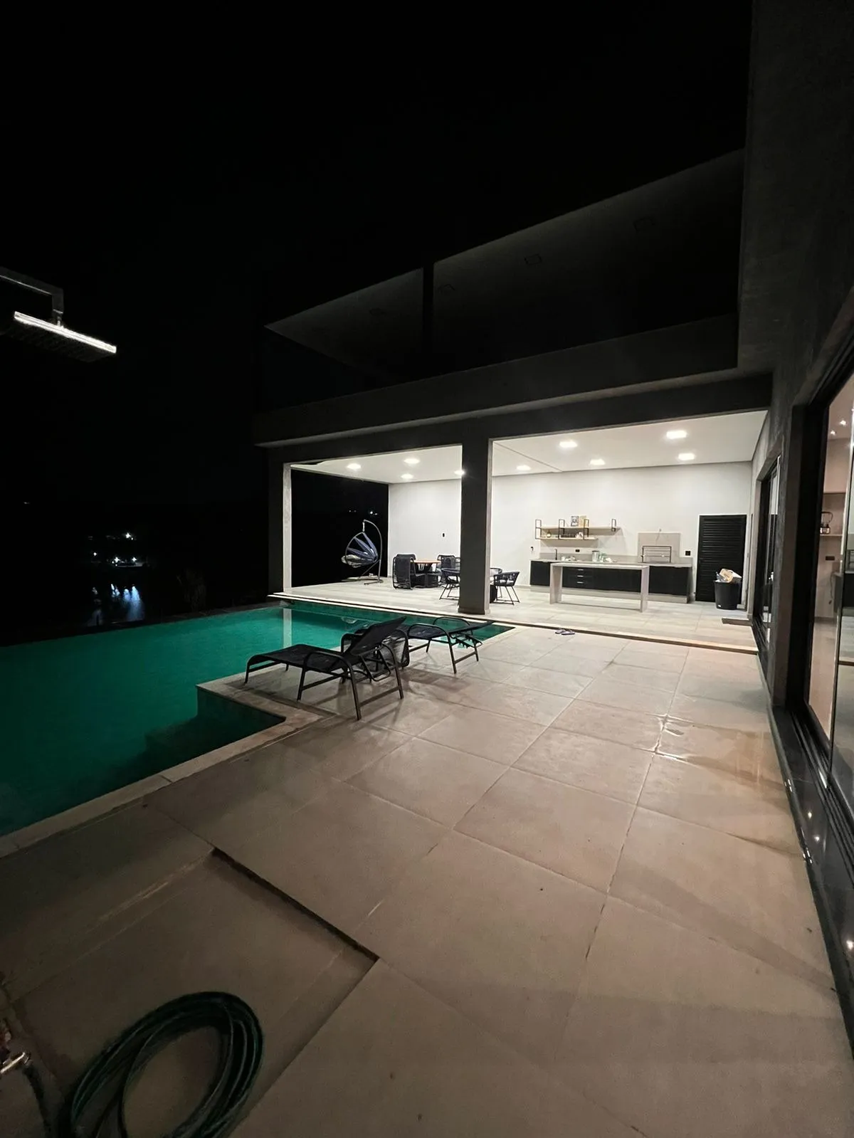 Imagem Luxuosa Casa de 700m² em Santa Isabel - Beira da Água com 6 Suítes
