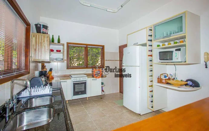 Imagem Sobrado com 4 dormitórios à venda, 216 m² por R$ 3.600.000,00 - Cambaquara - Ilhabela/SP