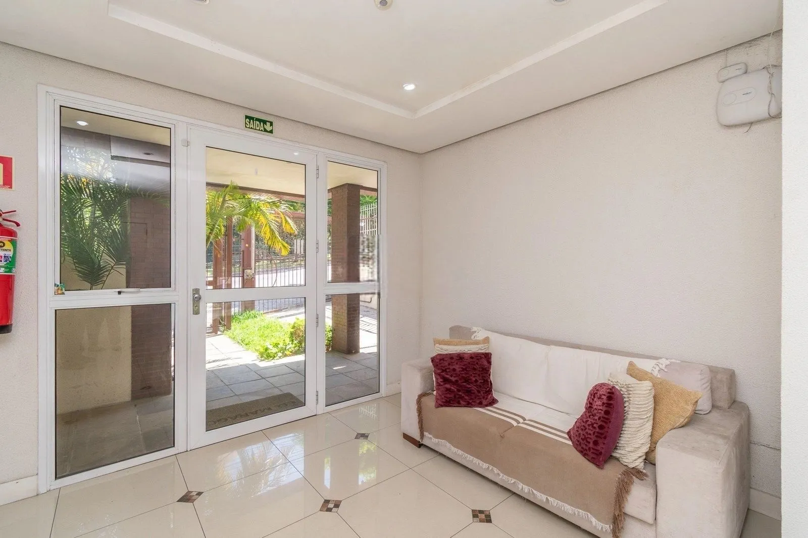 Imagem Apartamento 2 Dormitórios com Suíte e 2 Vagas no Jardim Botânico - Porto Alegre