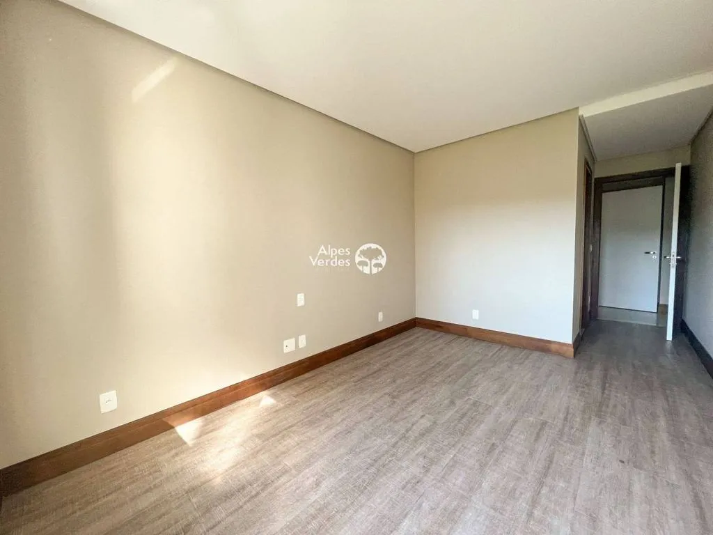 Imagem Vende-se Apartamento no Centro de Gramado, com 3 quartos, 162.11 m2