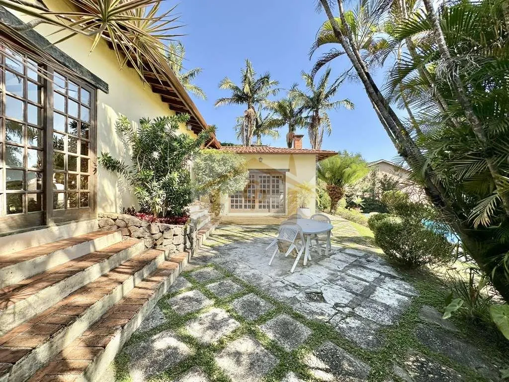 Imagem Rústica, TÉRREA em 4 lotes (1.880m²), 5 dormitórios / 3 suítes, piscina!