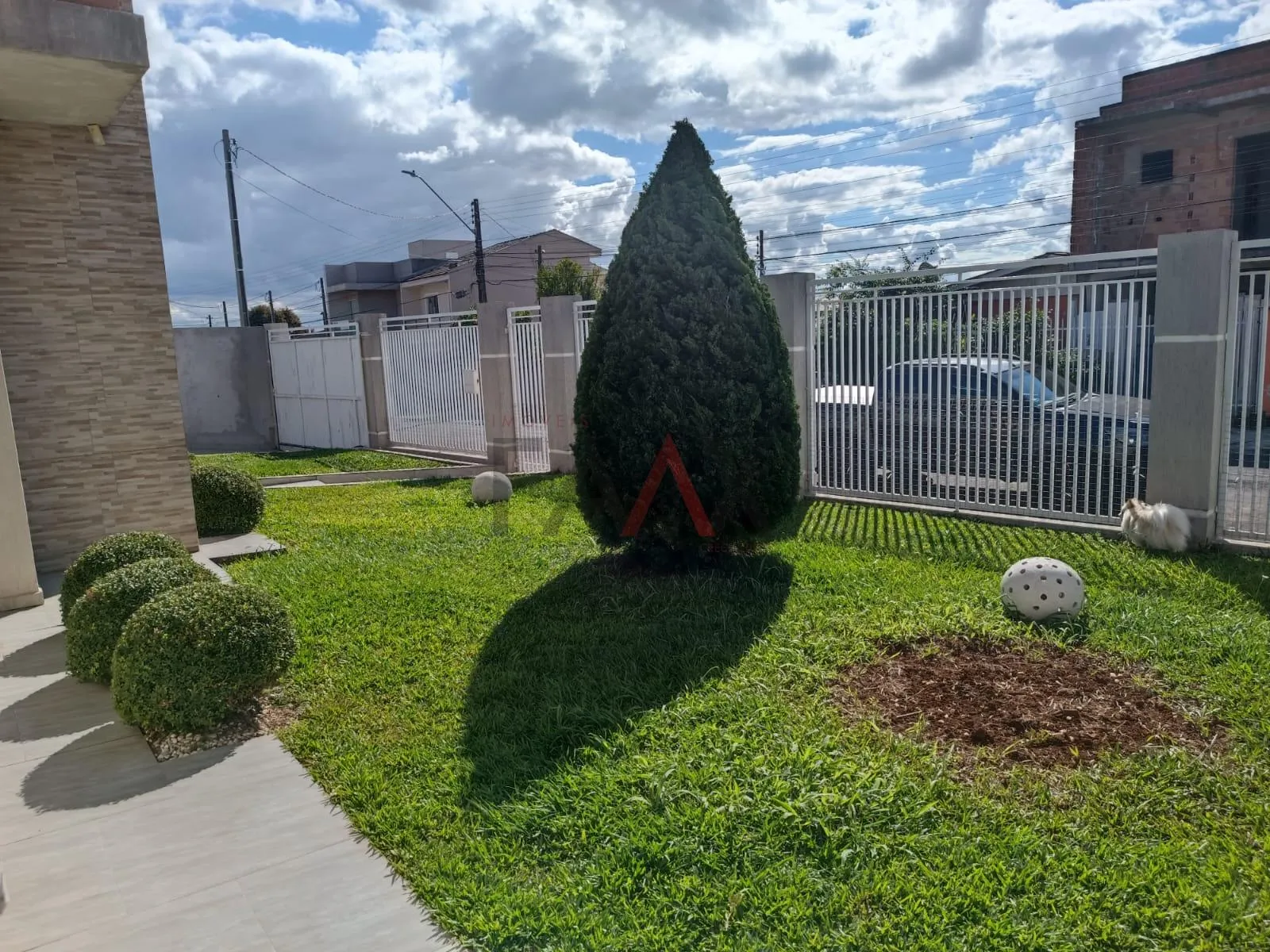 Imagem Linda casa em Bairro Privilegiado da cidade, com amplo terreno, DOS ESTADOS GUARAPUAVA PR